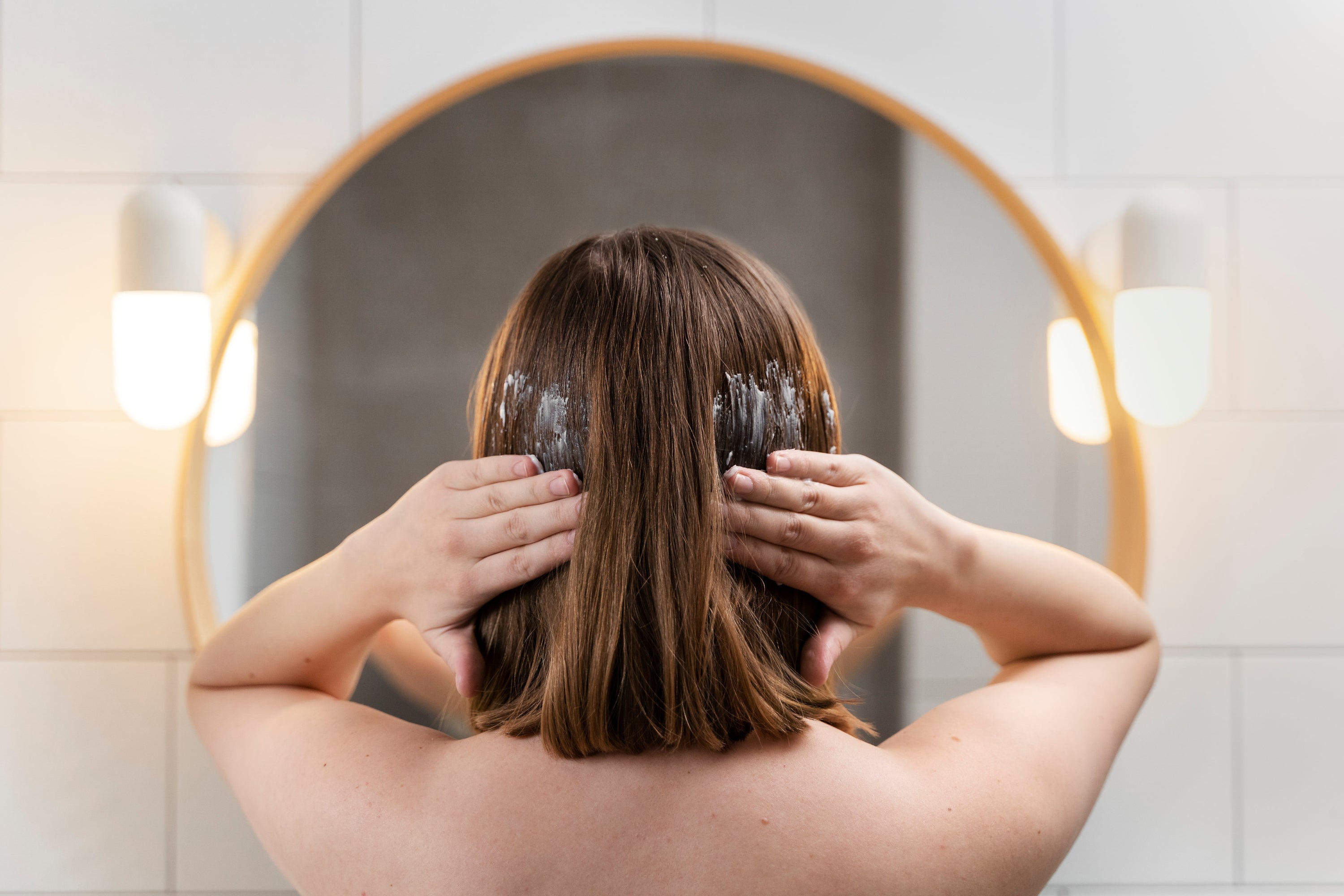 ¿Por qué tantas mujeres se cortan el cabello después de los 40? La respuesta no siempre es estética.