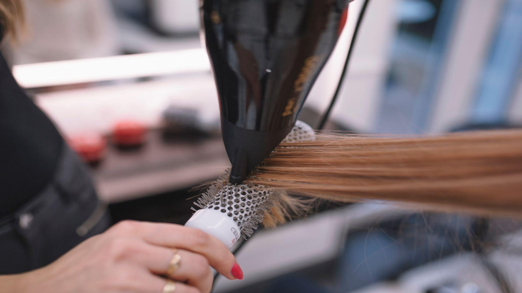 Tips de cómo cuidar tu pelo del calor por el secador, pinzas o planchas - Inbiotech SAS